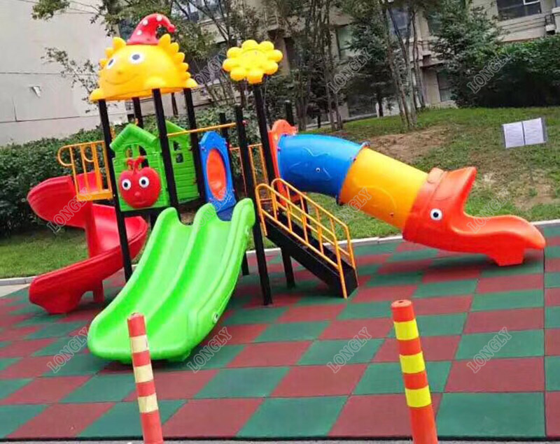 Factory wholesale cheap high quality Plastic tube slide outdoor playsets-2.jpg